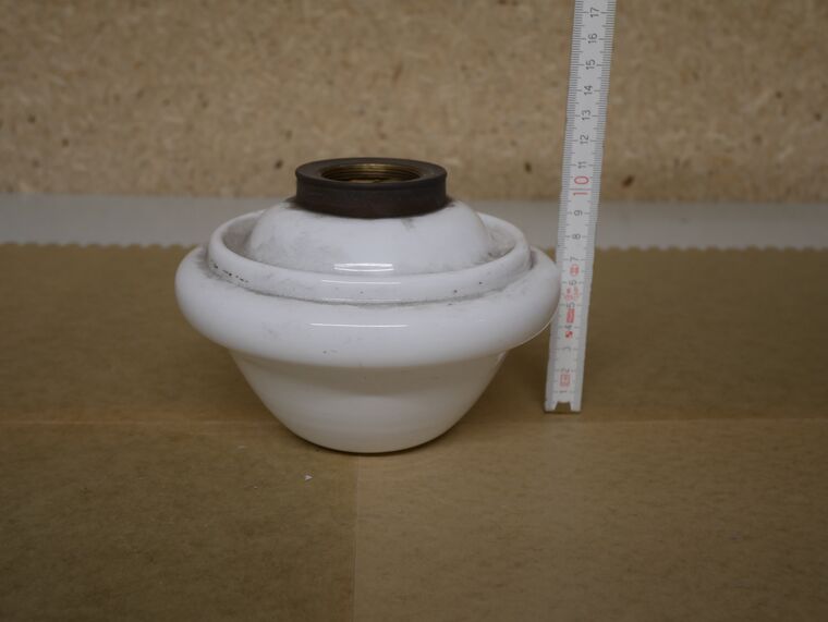 Petroleumlampe mit Druckmechanismus