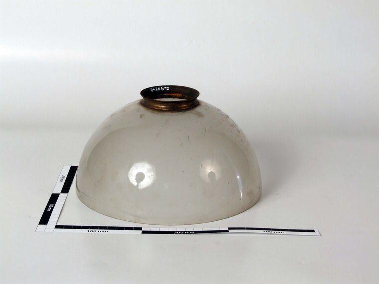 Glaslampenschirm mit Messingring