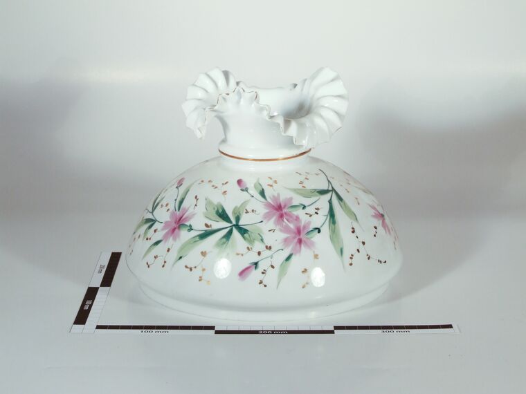 Glaslampenschirm mit Blumenmuster