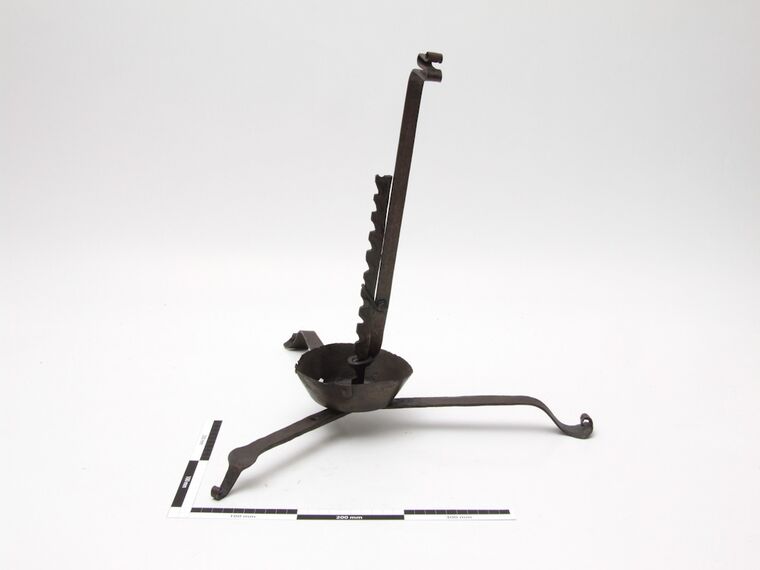 Kienspanhalter aus Metall, dreibeinig
