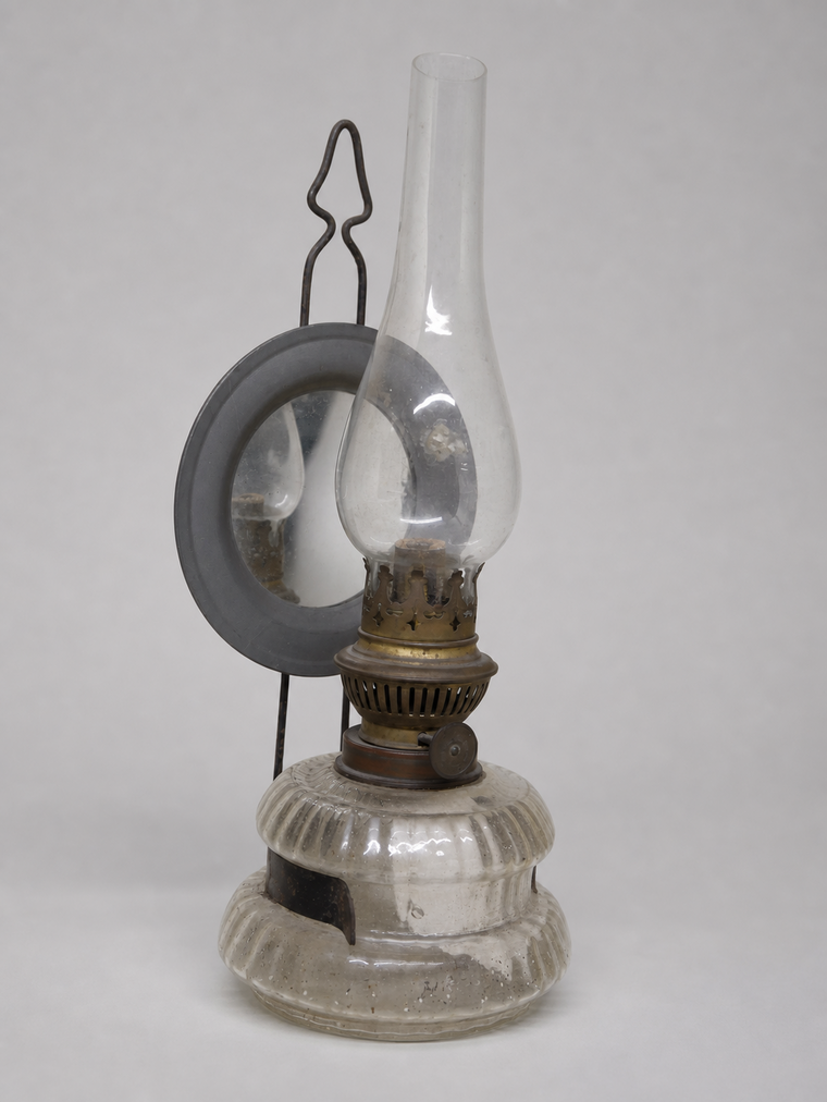 Petroleumwandleuchte mit Reflektor ("Küchenlampe")