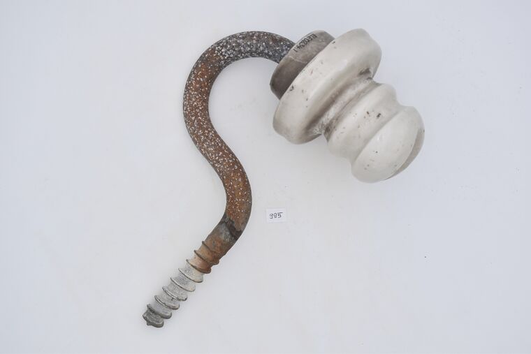 Rillentellerisolator mit Wandarm