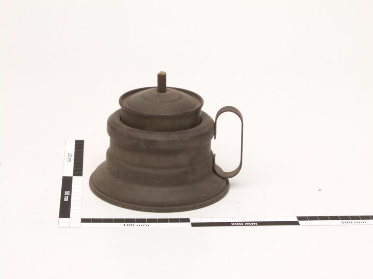 Karbidlampe, runder Sockel mit Henkel