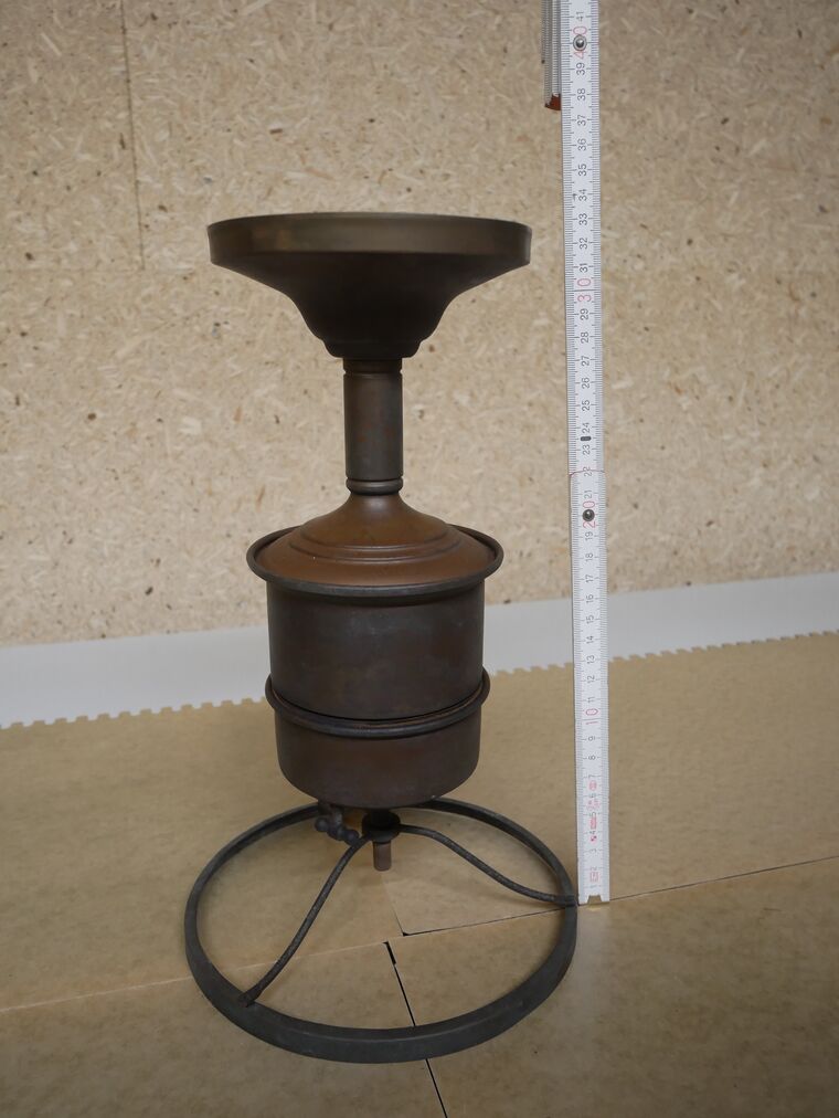 Acetylen-Tischlampe mit emailliertem Blechschild