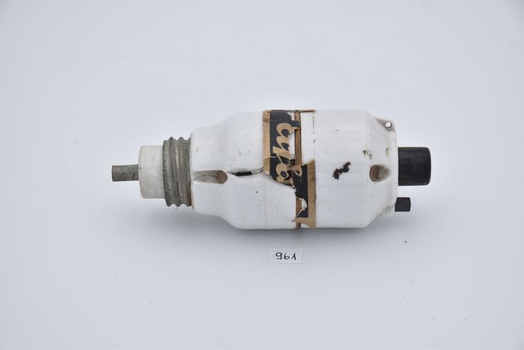 Lampenfassung E27 aus Keramik und Messing