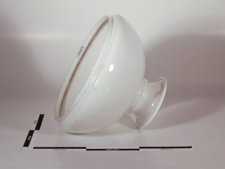 Glaslampenschirm mit Petroleumzylinder und Messingring