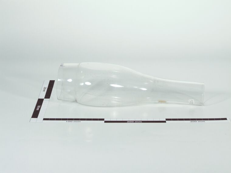 Glaslampenschirm und Petroleumzylinder