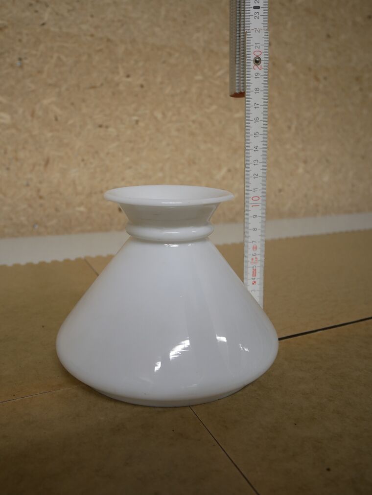 Glasschirm aus Milchglas