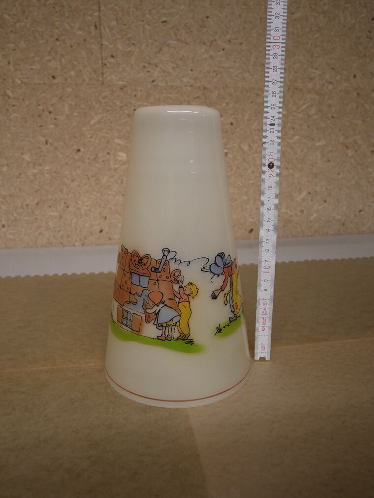 Glaszylinder mit Szenen aus Hänsel und Gretel