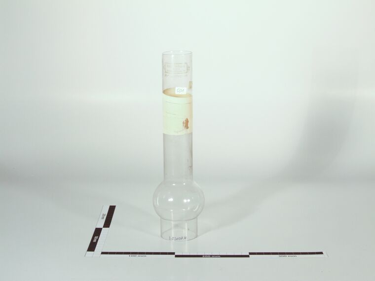 Glaslampenschirm mit Petroleumzylinder