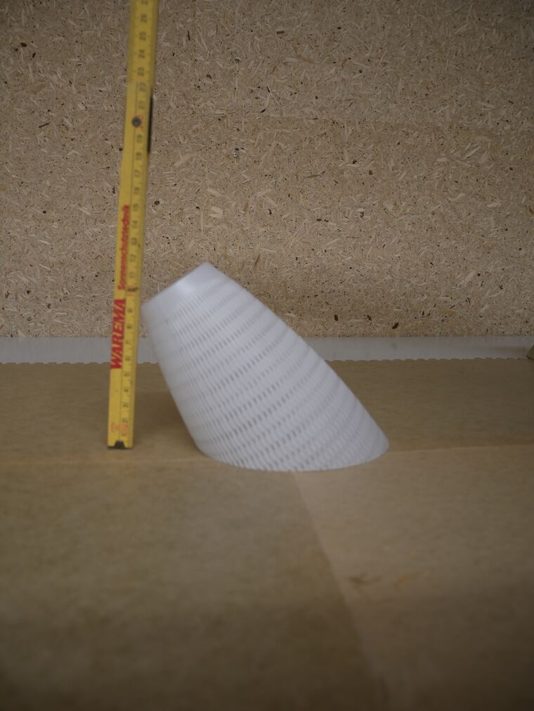 Glasschirm aus weißem Milchglas