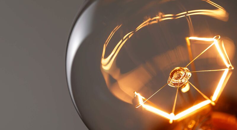 Glühlampe mit leuchtendem Wolframfaden