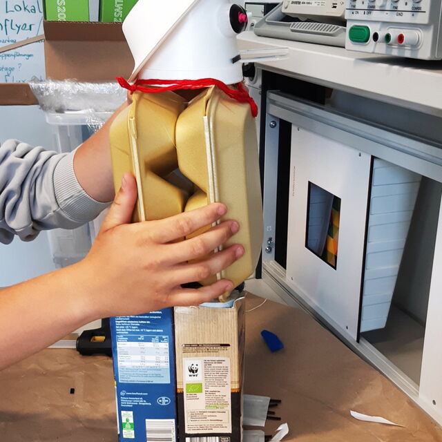 Ein Pinguin aus Kunststoffmüll 🐧

Mit Hilfe von He ...