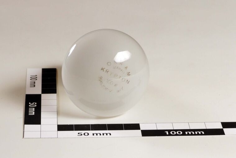 Glühlampe 220 Volt 100 Watt