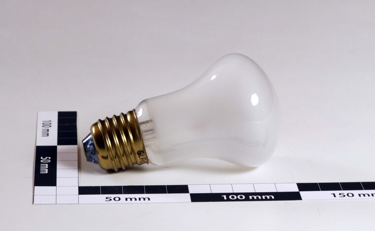 Glühlampe 220 Volt 100 Watt