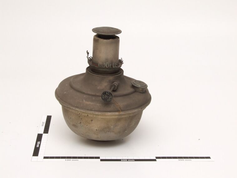 Petroleumlampe ohne Glas und Fuß