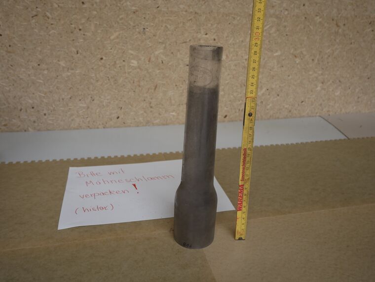 Petroleumlampenzylinder mit Schlamm der Möhnekatastrophe