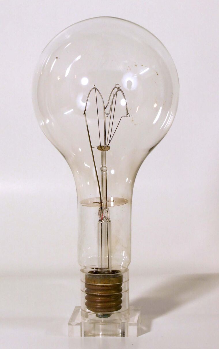 Glühlampe, birnenförmig, mit Schraubsockel E40