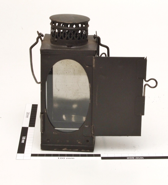 Kerzenlaterne aus Metall und Glas