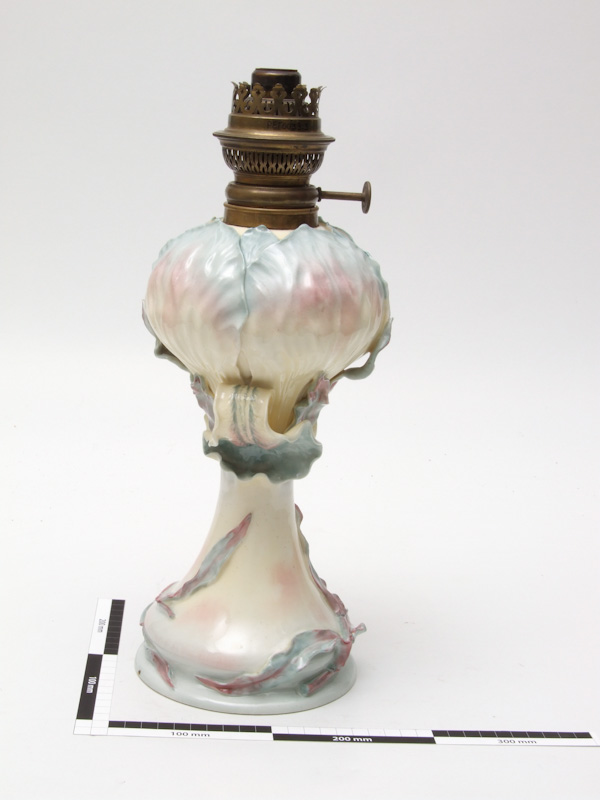 Petroleumtischlampe in Brassica-Form